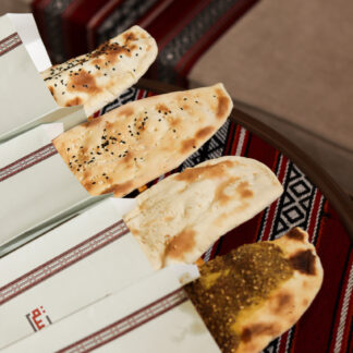 خبز زعتر ولبنة
